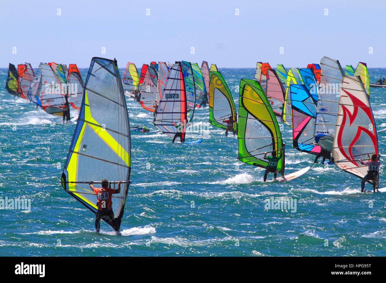 Defi Wind Gruissan, France, le plus gros de la course de planche à voile.  Plus de mille contesters Photo Stock - Alamy