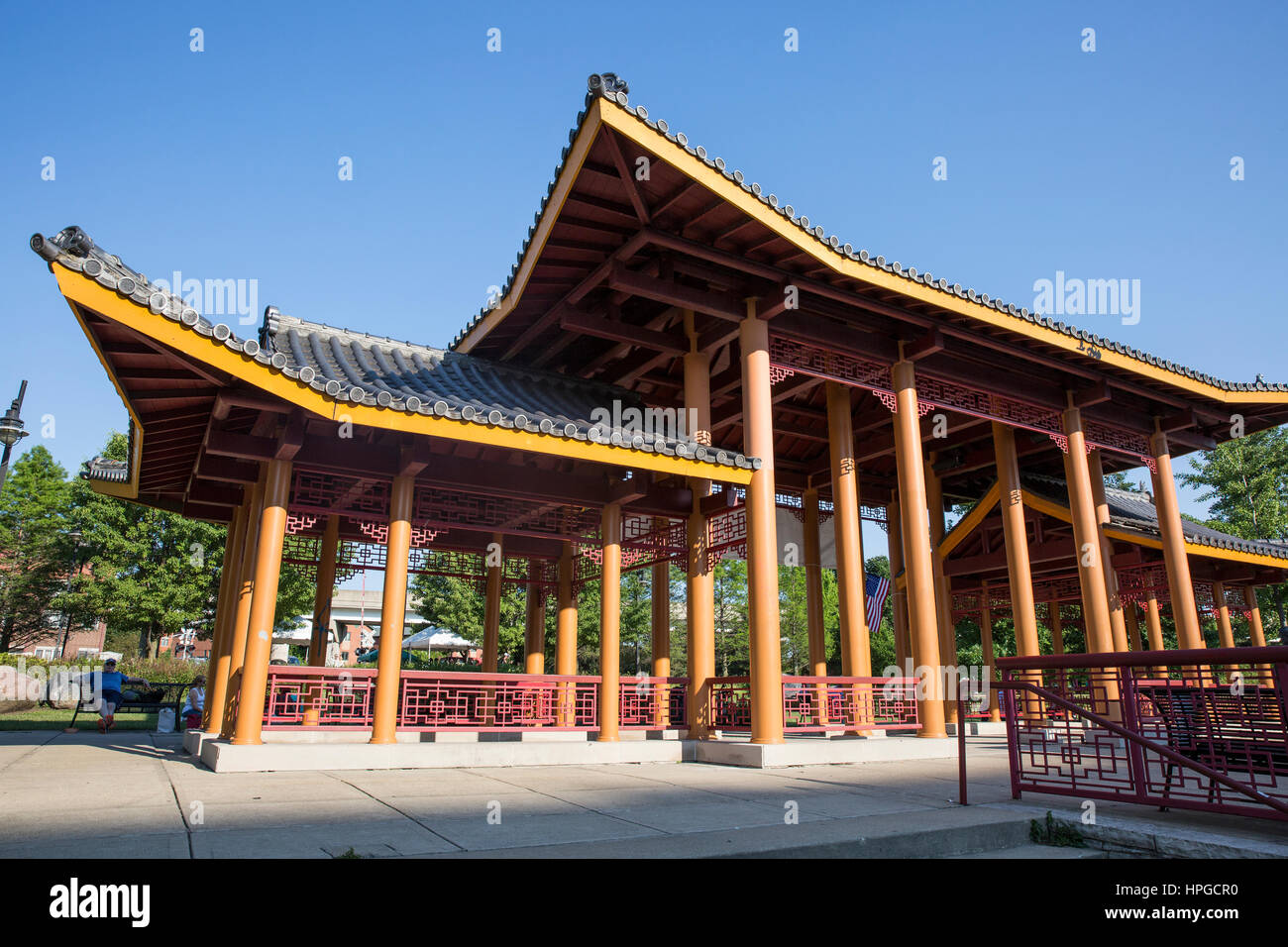 Pavillon de style pagode dans Ping Tom Memorial Park dans le quartier de Chinatown de Chicago. Banque D'Images