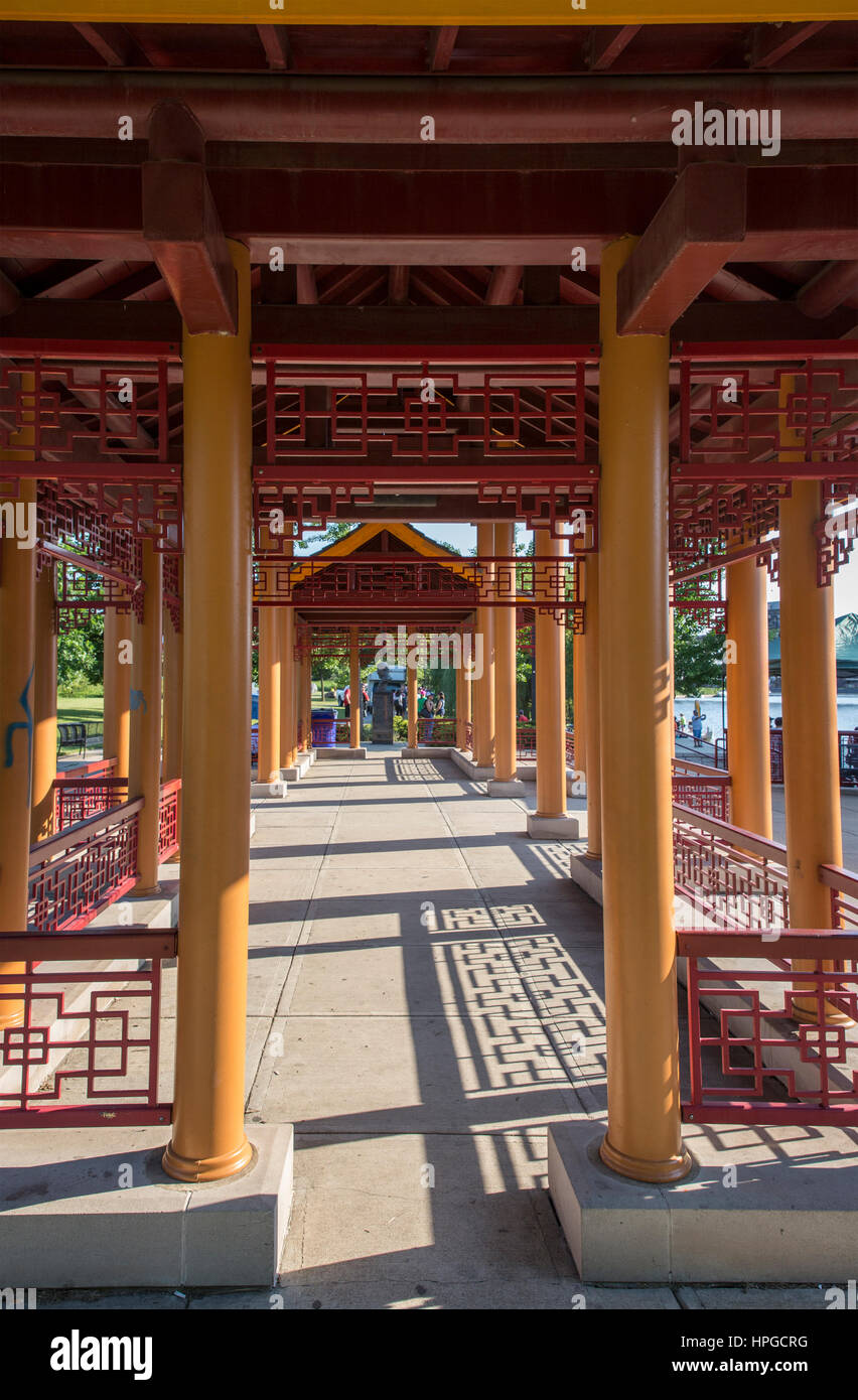 Pavillon de style pagode dans Ping Tom Memorial Park dans le quartier de Chinatown de Chicago. Banque D'Images