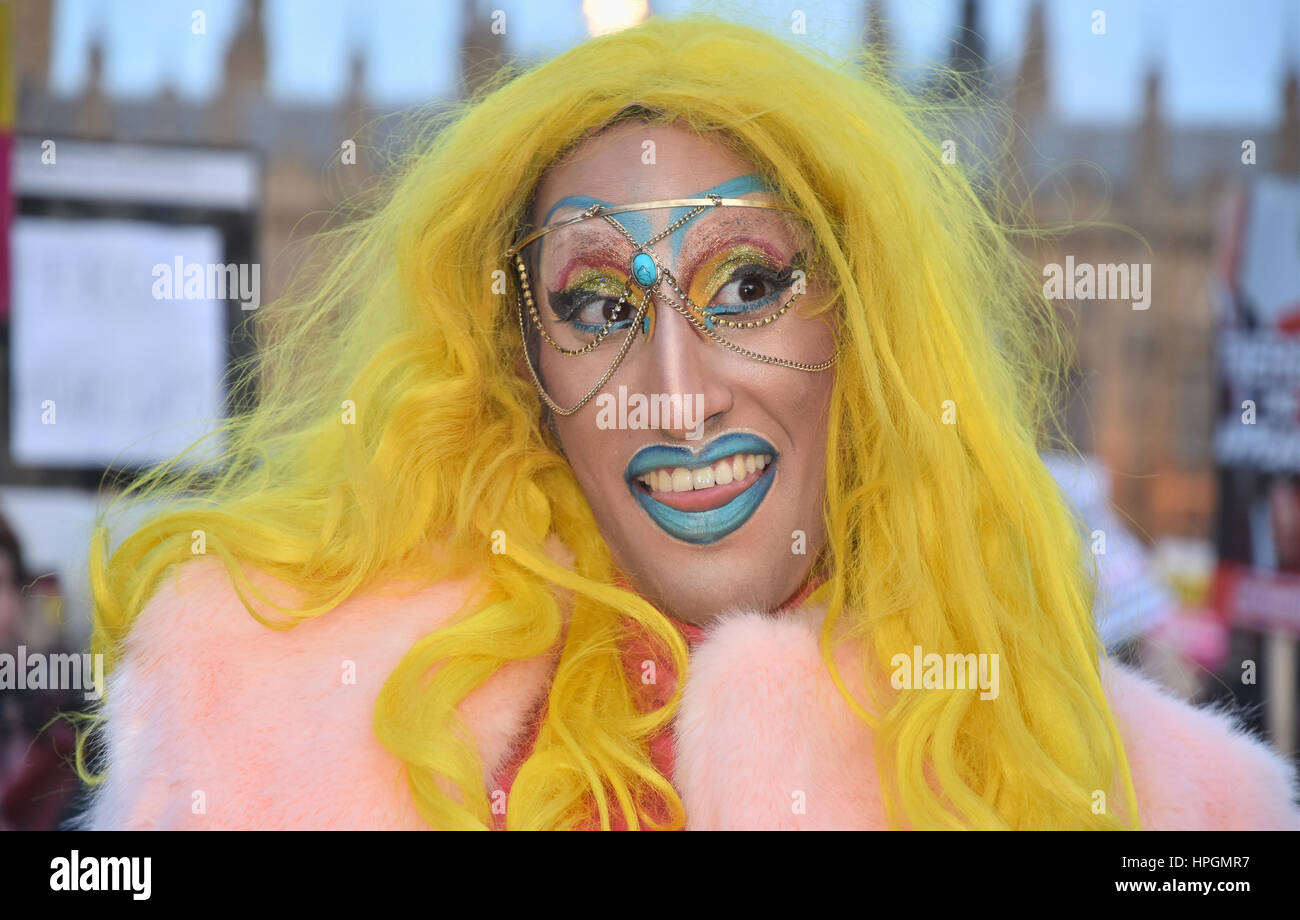 Manifestant une Anti-Trump travesti à protester,Place du Parlement,London.UK Banque D'Images