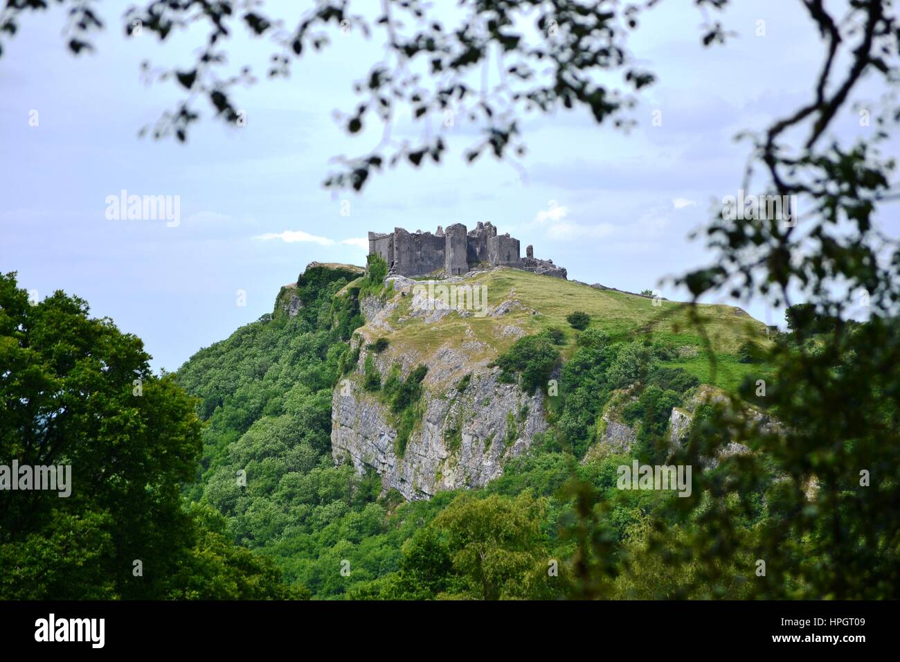 Carreg Cennen Castle sur le bord des Brecon Beacons au Pays de Galles, Royaume-Uni Banque D'Images