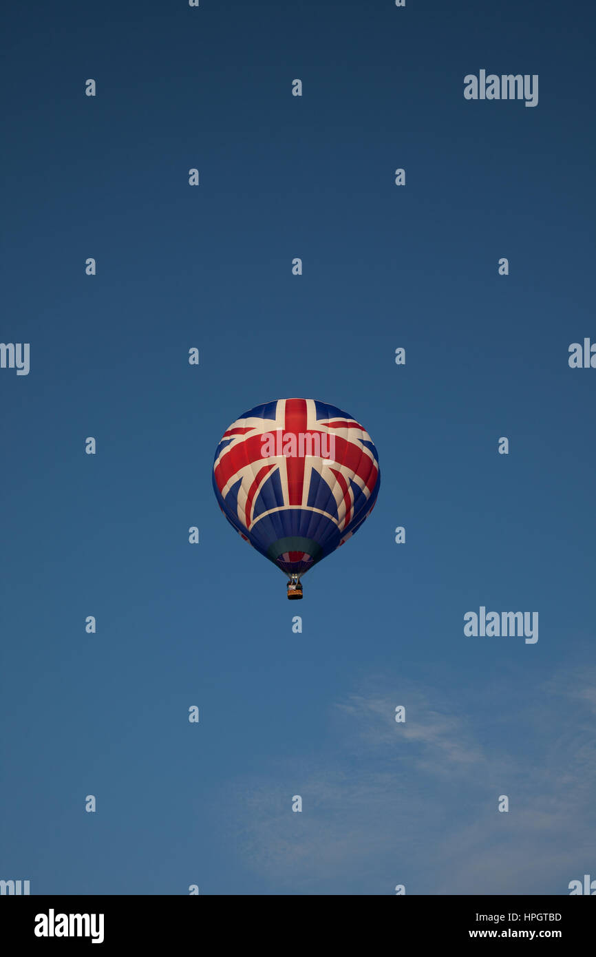 Un ballon à air chaud avec le drapeau du Royaume-Uni le show Banque D'Images