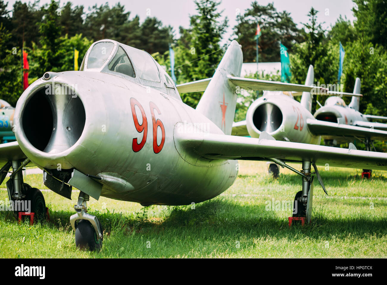 Ancienne République soviétique d'avions supersoniques Avion militaire de bombardement de l'aérodrome s'élève à Banque D'Images