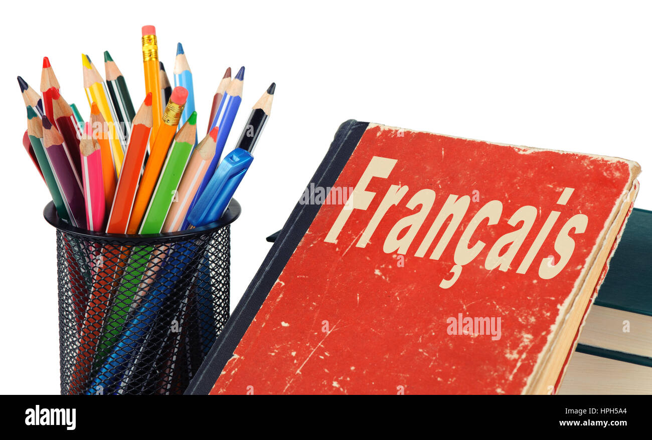 Apprendre le français, manuel et crayons isolé sur fond blanc Photo