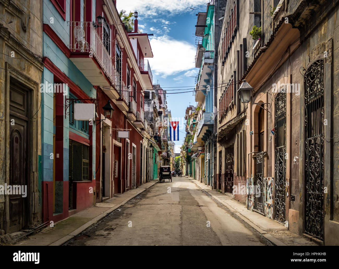 La Vieille Havane rue du centre-ville - La Havane, Cuba Banque D'Images