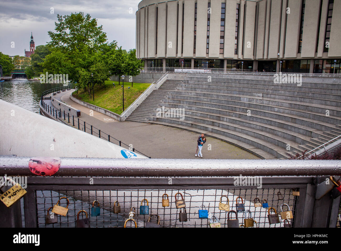 L'opéra dans la rivière Brda, Bydgoszcz, Pologne. Banque D'Images