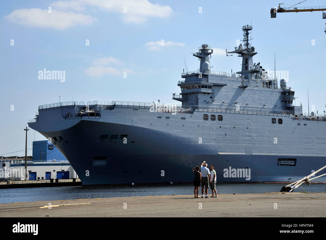 France, Loire-Atlantique, Saint-Nazaire, les chantiers navals STX, la  construction de navire pour la Russie, le BPC Mistral porte-hélicoptère  Photo Stock - Alamy