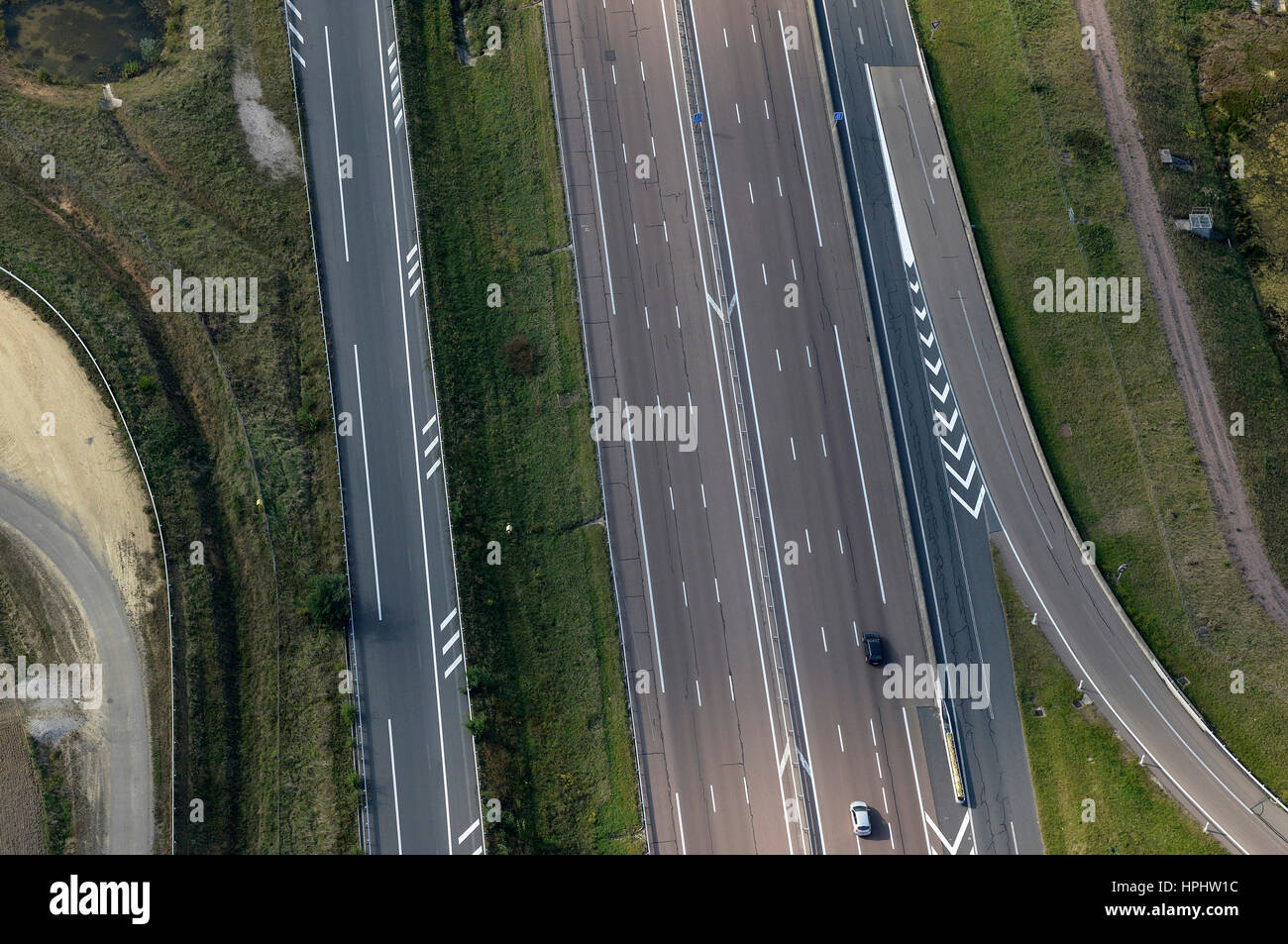 France, Bourgogne, vue aérienne, l'autoroute A6, près de Courtenay Banque D'Images