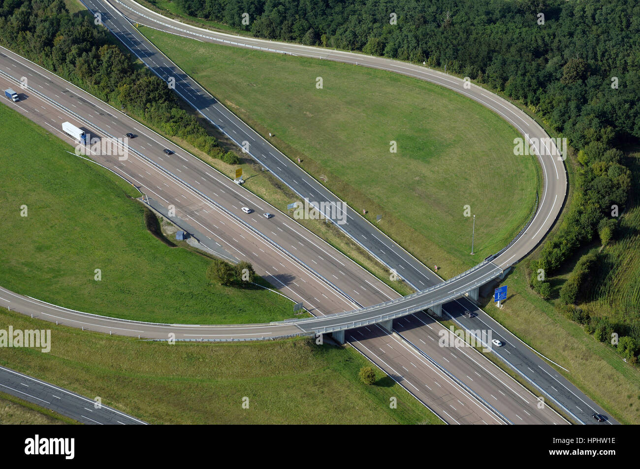 France, Bourgogne, vue aérienne d'un échangeur sur l'A6 (autoroute), près de Courtenay Banque D'Images