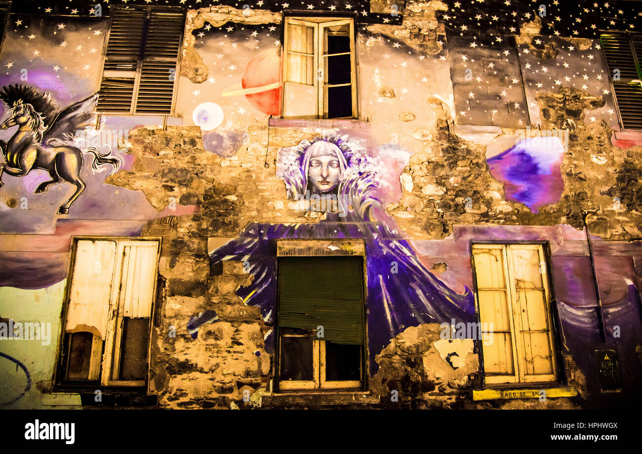 L'île de Madère : Portao de Sao Thiago street, psychédélique de peindre sur le mur d'une maison Banque D'Images