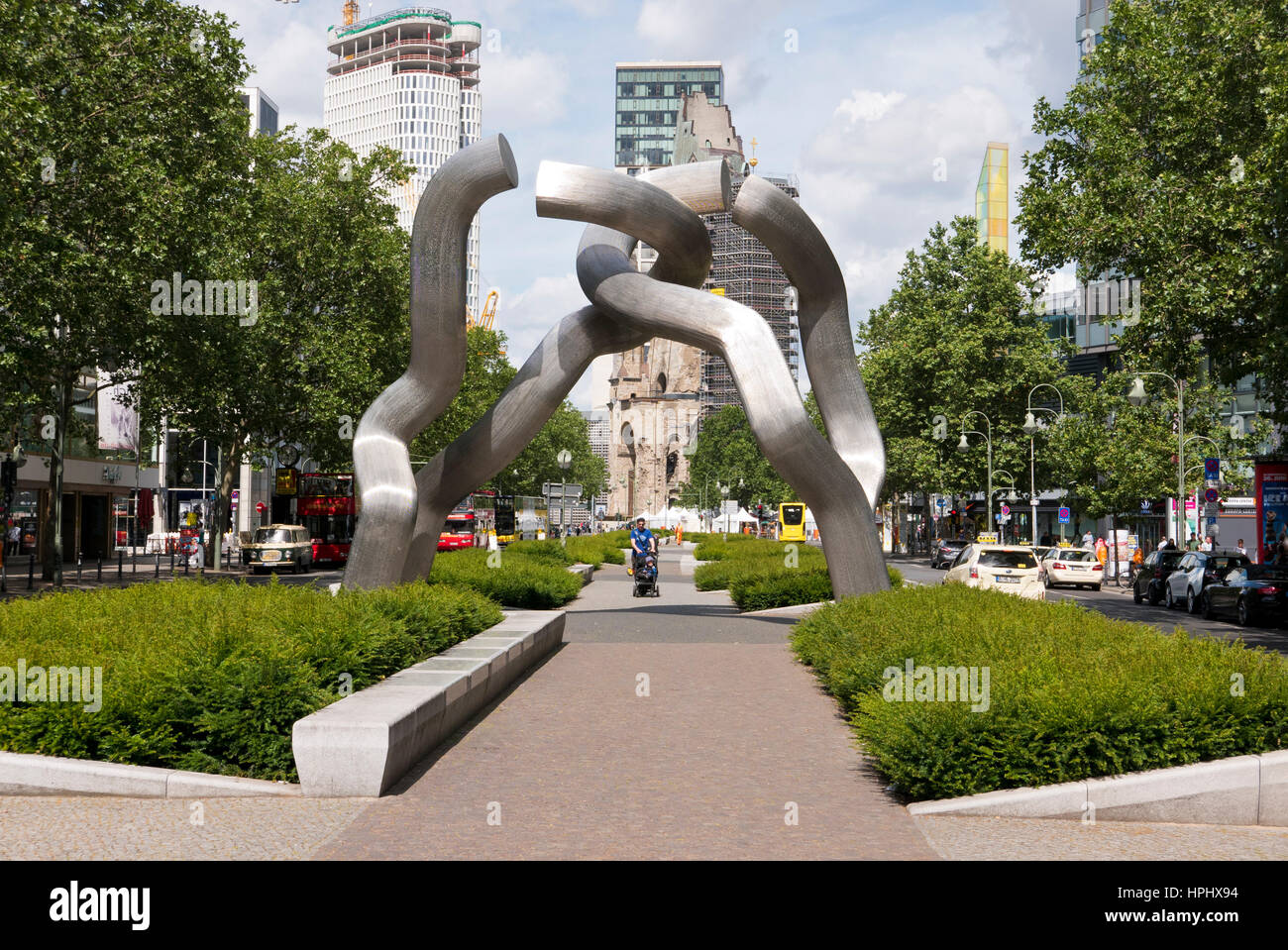La chaîne brisée sculpture par Brigitte Matschinsky-Denninghoff et Martin Matschinsky en 1987, Berlin, Allemagne. Banque D'Images