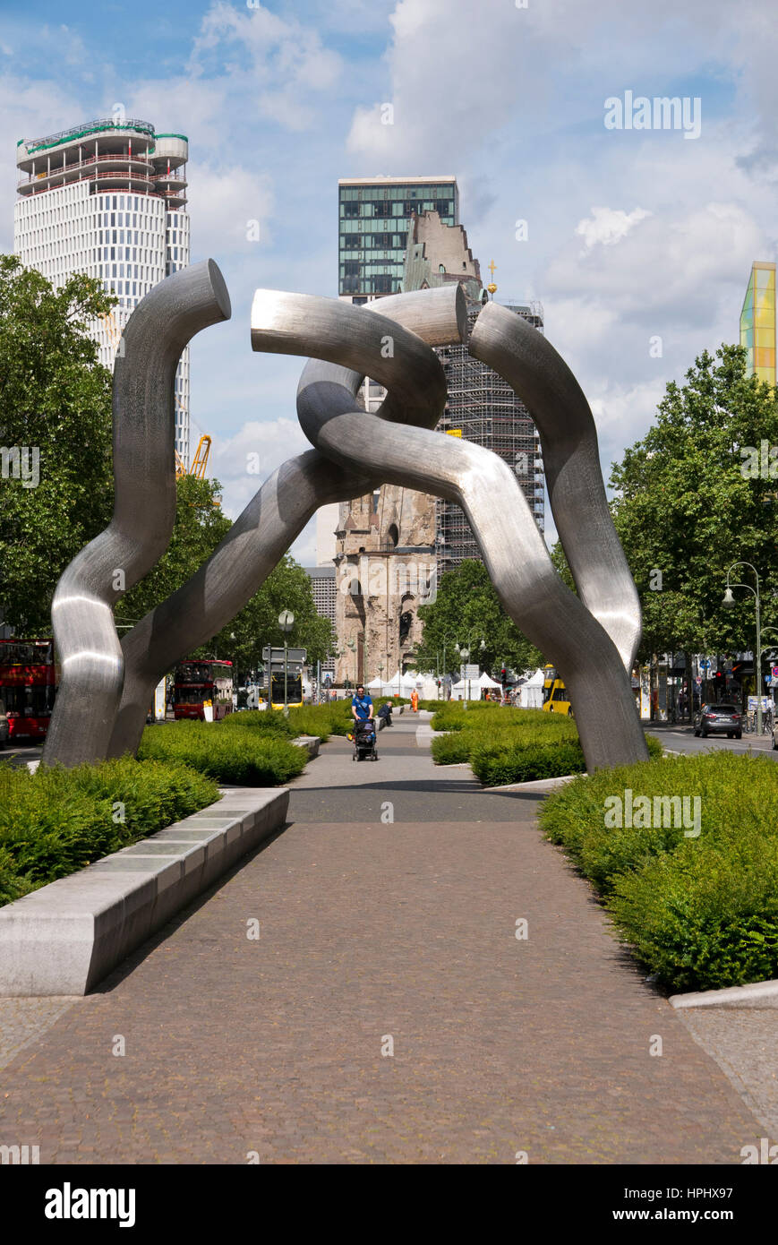 La chaîne brisée sculpture par Brigitte Matschinsky-Denninghoff et Martin Matschinsky en 1987, Berlin, Allemagne. Banque D'Images
