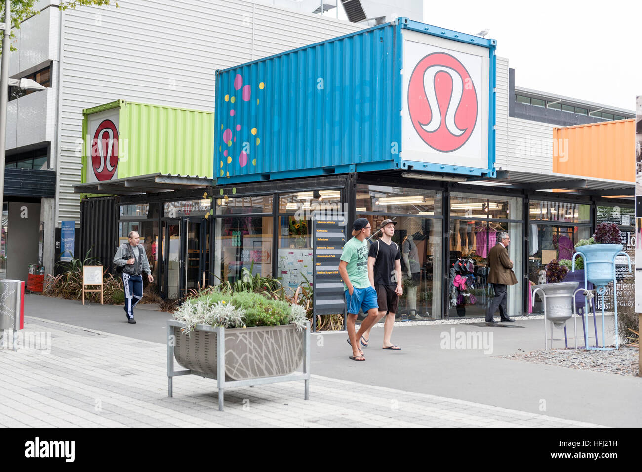 Christchurch, Nouvelle-Zélande - Février 2016 : redémarrer ou Re:START Mall, un espace de vente au détail en plein air composée de boutiques et magasins dans des conteneurs d'expédition Banque D'Images