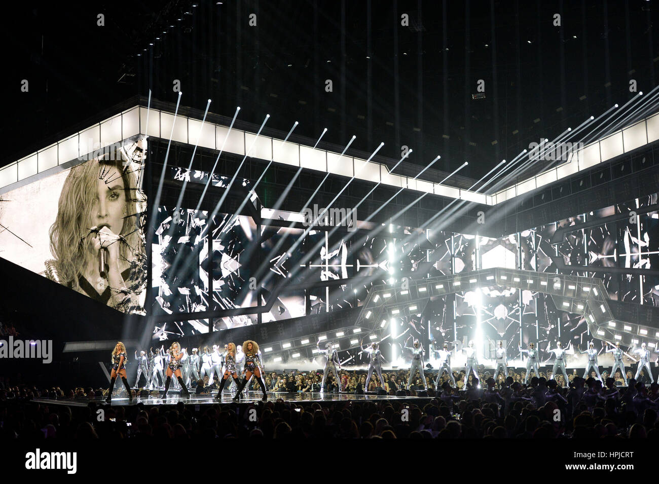 Peu de mélange Perrie Edwards, intangible States, Leigh-Anne Pinnock et Nelson Thirlwall Jade sur scène lors des Brit Awards à l'O2 Arena, Londres. Banque D'Images