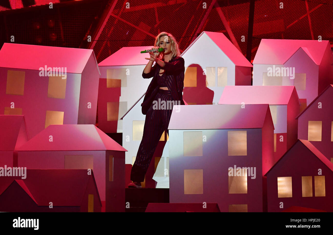 Katy Perry sur scène lors des Brit Awards à l'O2 Arena, Londres. Banque D'Images