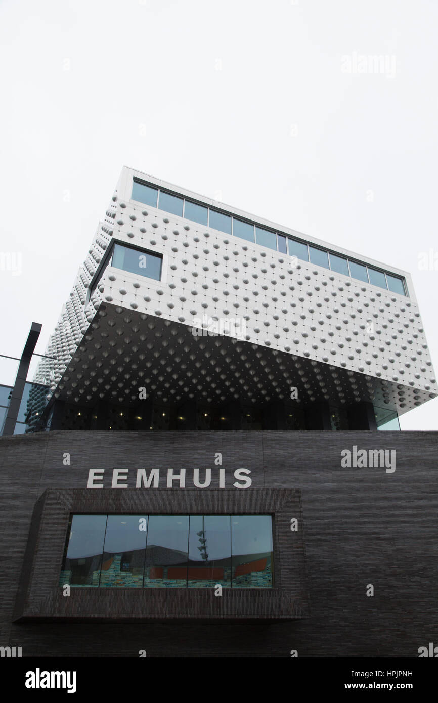 La façade de la Eemshuis à Amersfoort, aux Pays-Bas. Le bâtiment a été conçu par Neutelings Riedijk Architects et abrite une bibliothèque Banque D'Images