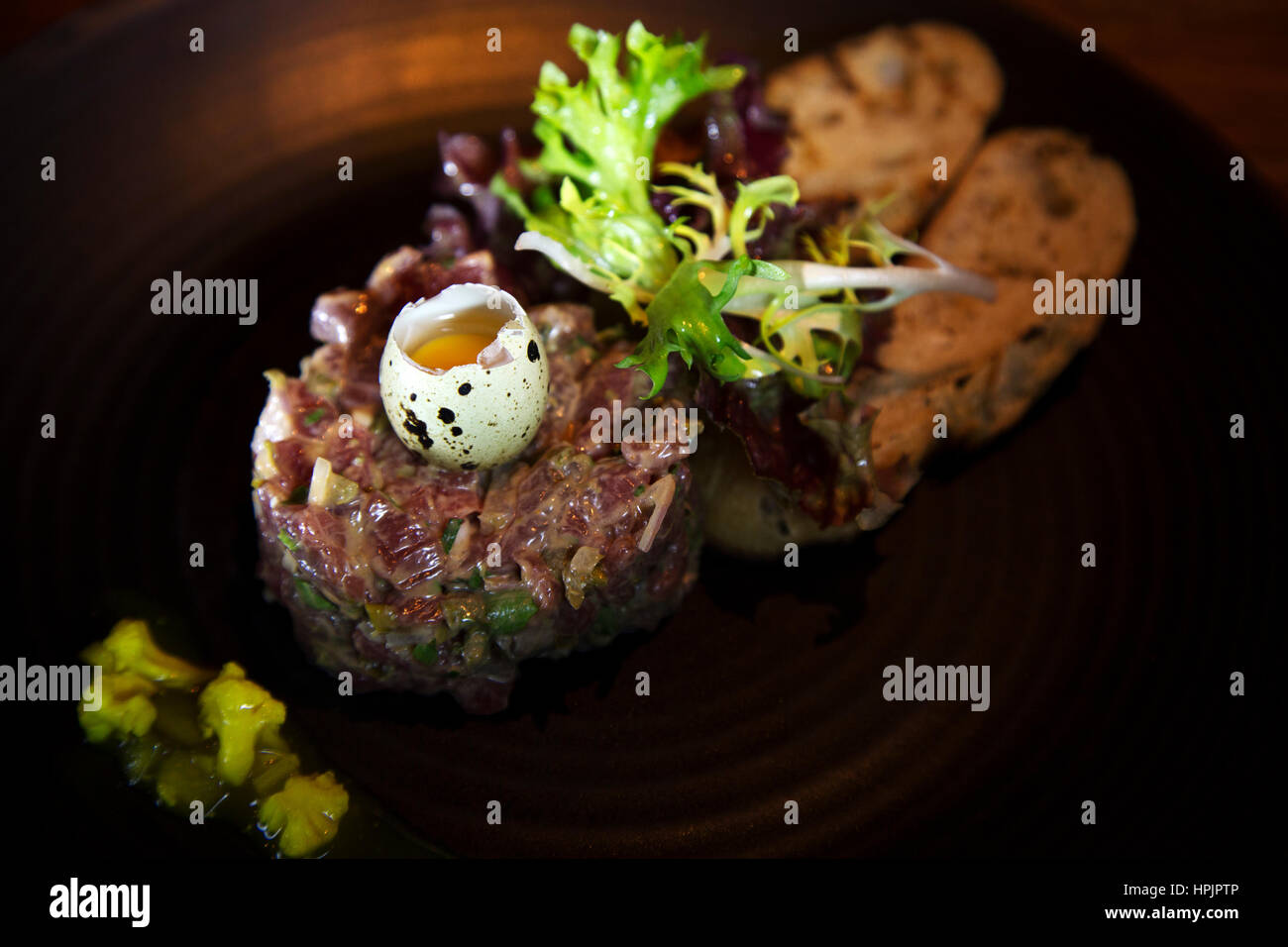 Filet Américain (steak tartare) servi au sud de Houston à La Haye, aux Pays-Bas. Banque D'Images