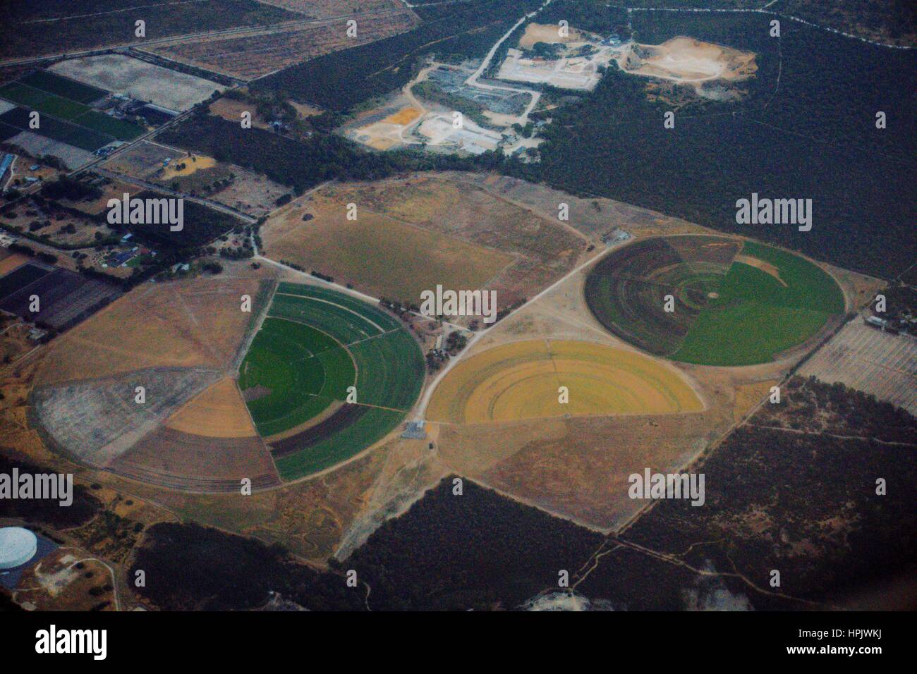 Les terres agricoles d'irrigation à pivot central, le moyen le plus efficace pour irriguer les cultures. Banque D'Images