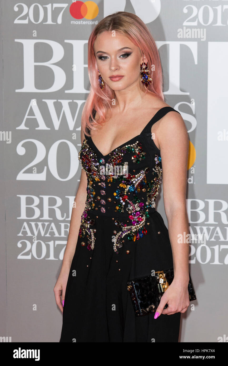 Londres, Royaume-Uni. 22 février 2017. Zara Larsson. Tapis rouge pour les  arrivées 2017 BRIT Awards à l'O2 Arena. © Bettina Strenske/Alamy Live News  Photo Stock - Alamy
