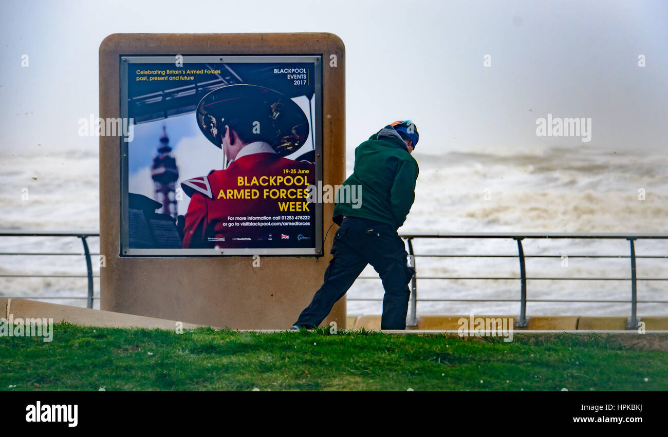 Blackpool, Royaume-Uni. 23 février 2017. Vents atteignent 90 mph à Blackpool, Lancashire pendant les doris. Crédit : John Eveson/Alamy Live News Banque D'Images