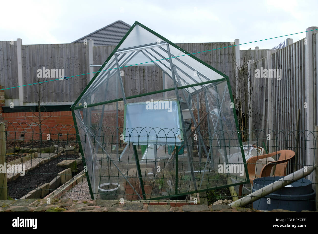 Pierre Tournier, West Midlands Uk, Jeudi 23 Février 2017 : UK Weather.Dommage à une serre causées par l'Orage Doris © Paul Rogerson / Alamy live news Banque D'Images