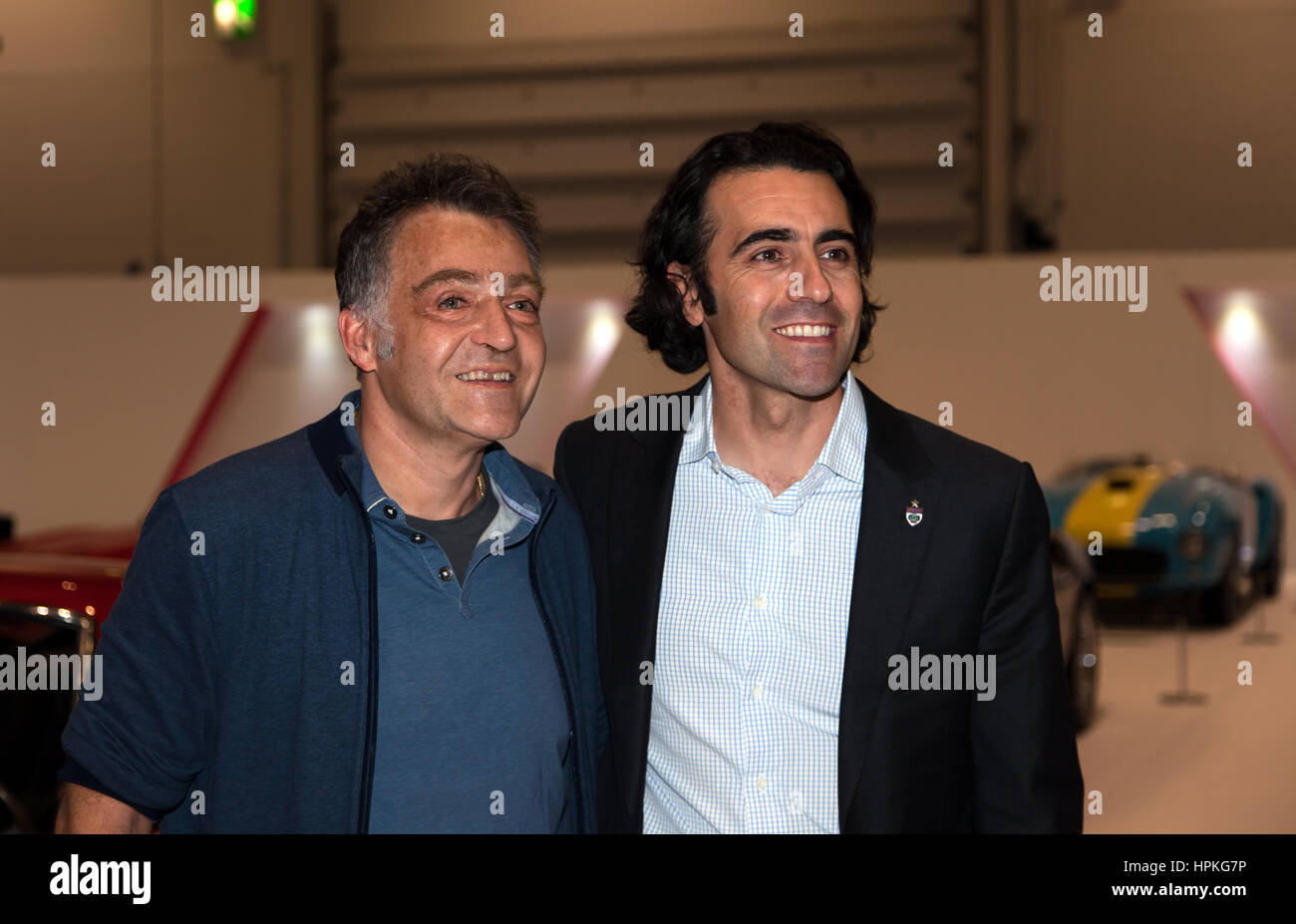 Dario Franchitti, avec Joe Macari, à l'ouverture de la Ferrari Tribute Collection au salon de l'auto classique de Londres 2017. Banque D'Images