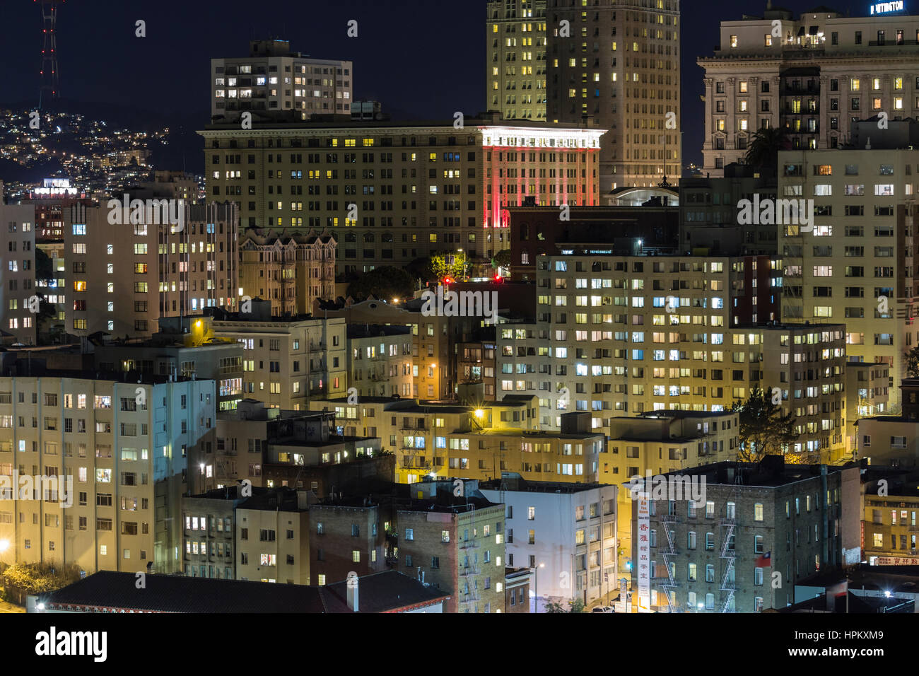 Voir l'éditorial de San Francisco's Nob Hill quartier touristique de nuit. Banque D'Images
