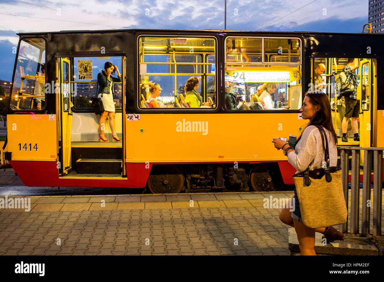 La station de tramway Centrum,ligne,Kierunek, Plac Defilad square, Varsovie, Pologne Banque D'Images