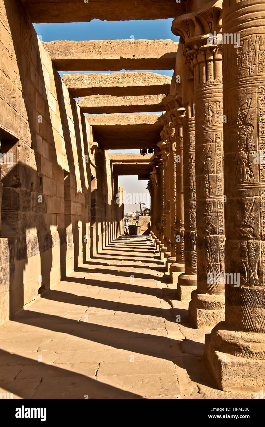 Rangée de colonnes sans toit et pas de touristes à Philae, Temple ou temple d'Isis à l'île de Philae Banque D'Images