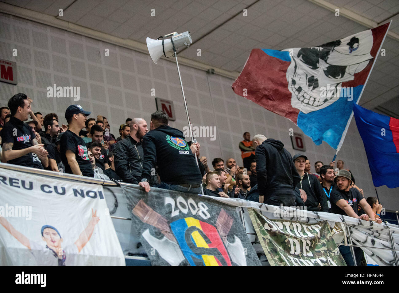 11 novembre 2015 : les partisans du Steaua pendant l'Eurocup match de basket-ball entre Steaua Bucarest EximBank CSM (ROU) vs Buducnost Podgorica Voli (MNE) au hall polyvalent à Bucarest, Roumanie ROU. Photo : Cronos/Catalin Soare Banque D'Images