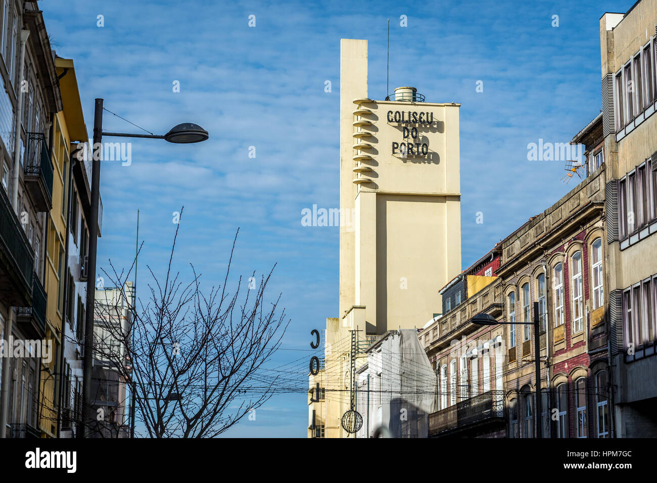 Le théâtre Coliseu do Porto dans la ville de Porto, Portugal. Vue depuis la rue Passos Manuel Banque D'Images