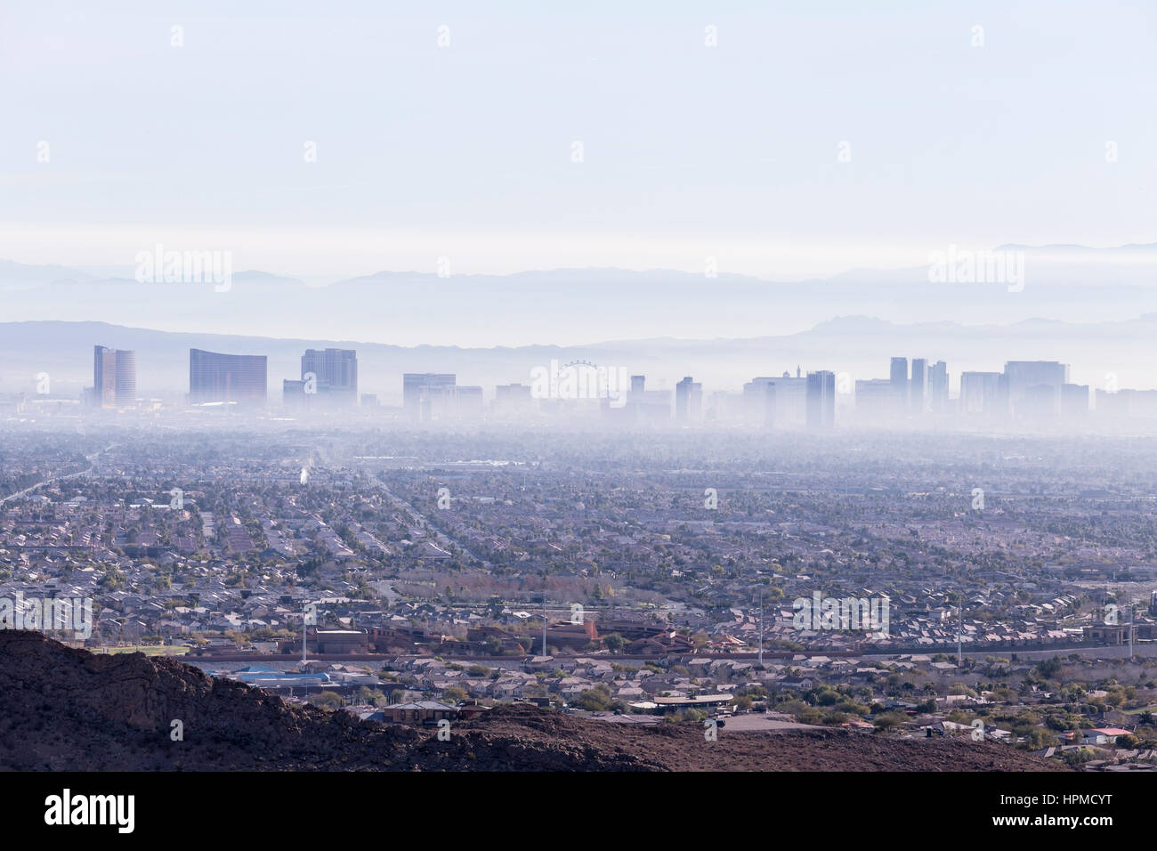 Las Vegas, Nevada, USA - 4 Février 2015 : Las Vegas Valley haze et le smog. Banque D'Images