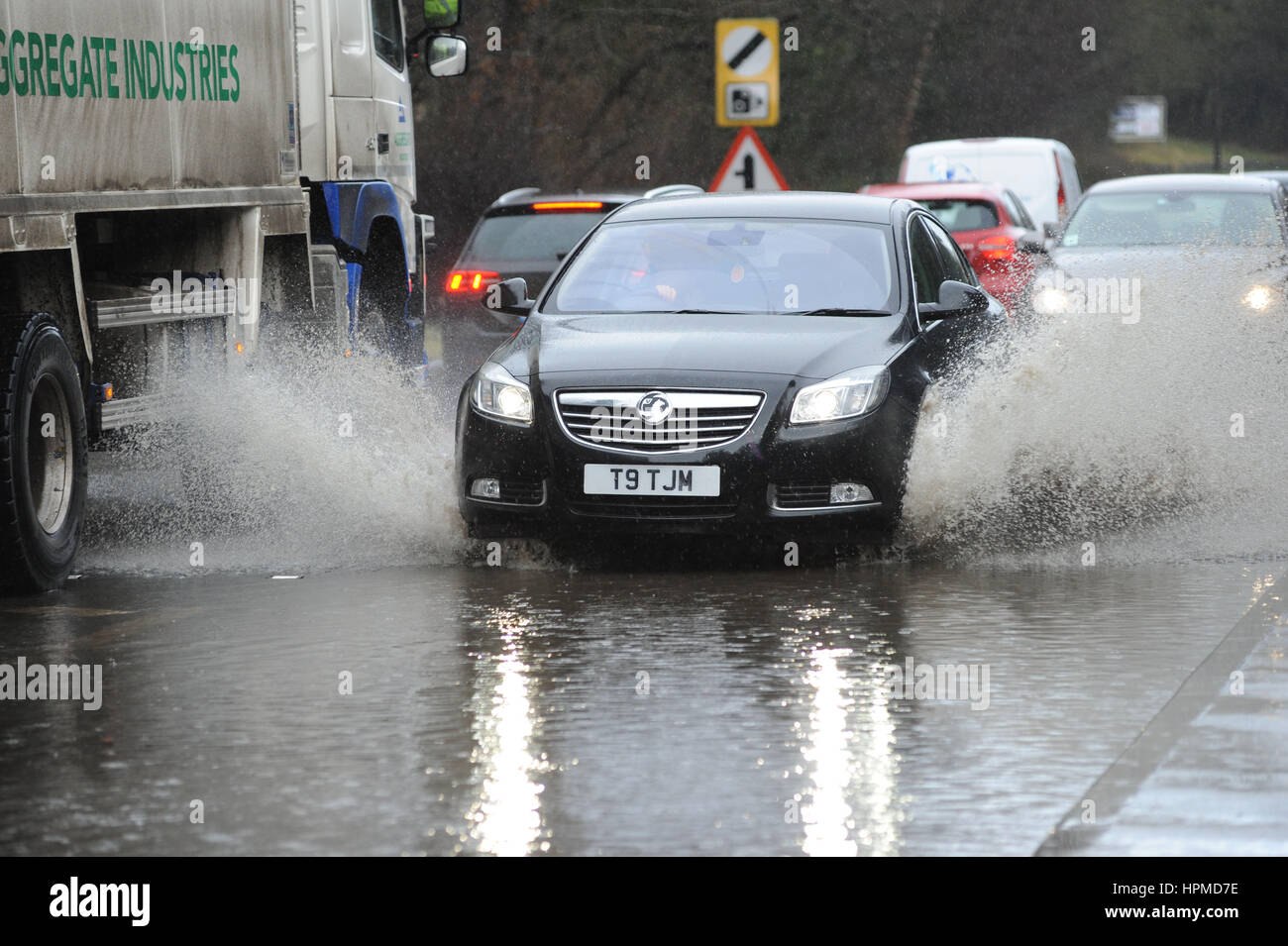 Inondations sur l'A616 By-pass Stocksbridge près de Sheffield, South Yorkshire, UK, pendant les doris. Banque D'Images
