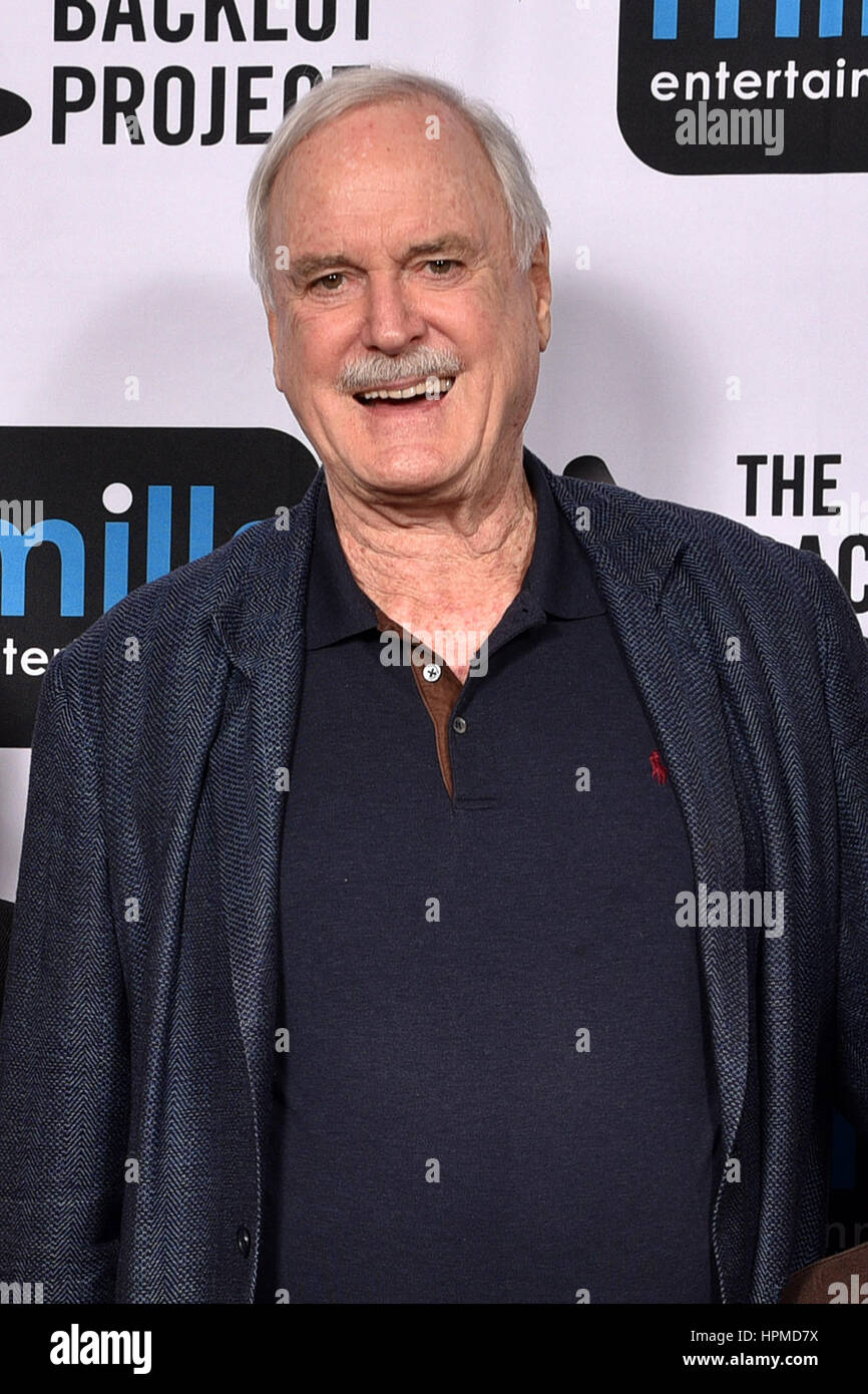 John Cleese répond aux questions en direct sur scène après un examen préalable de Monty Python et le Saint Graal avec : John Cleese Où : Chicago, Illinois, United States Quand : 22 Jan 2017 Crédit : Ray Garbo/WENN.com Banque D'Images