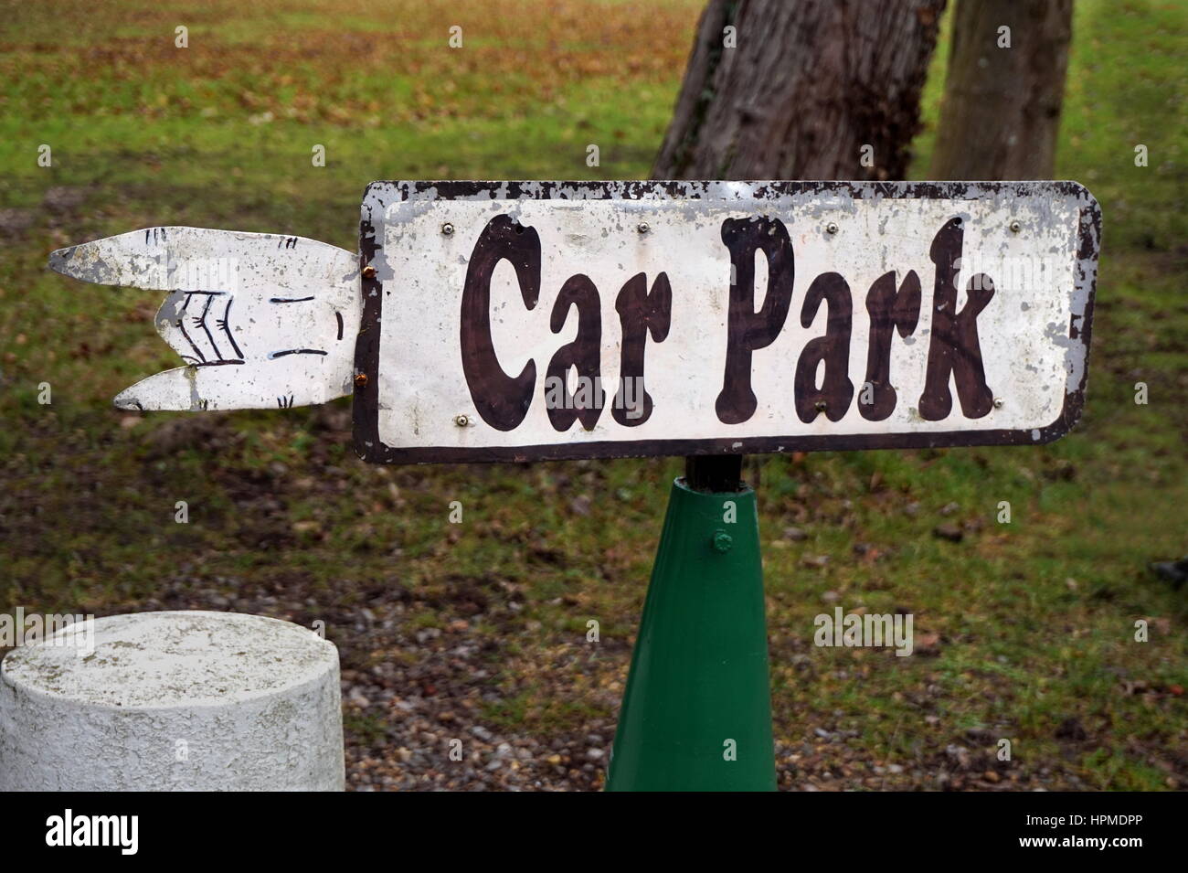 Rare parking unique peint à la main signe avec doigt Banque D'Images