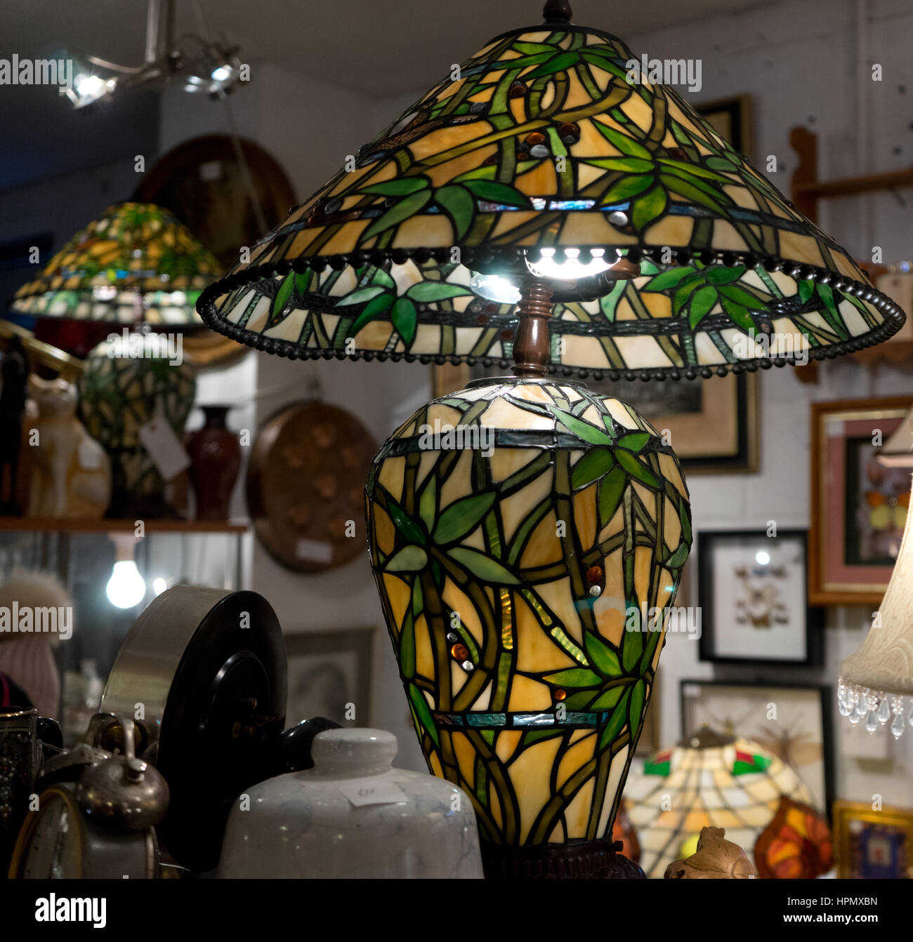 Superbe lampe colorée au plomb. Banque D'Images