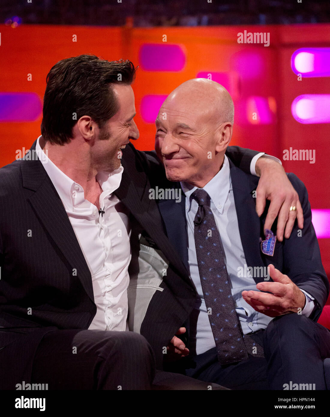 Hugh Jackman et Patrick Stewart pendant le tournage de The Graham Norton Show à la London Studios. Banque D'Images
