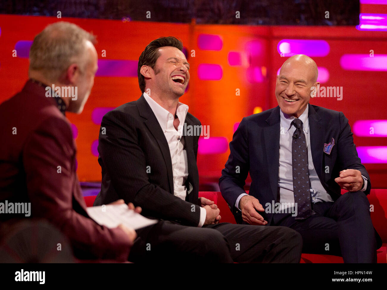 (De gauche à droite) Graham Norton, Hugh Jackman et Patrick Stewart pendant le tournage de The Graham Norton Show à la London Studios. Banque D'Images