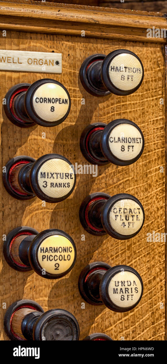 Close Up d'orgue d'église s'arrête Banque D'Images