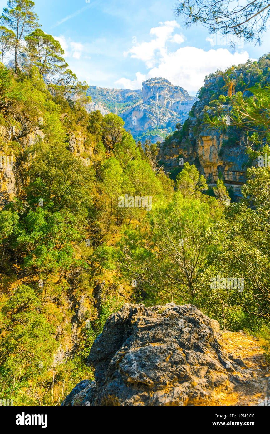 Randonnée à pied le long de la rivière Borosa dans le Parc Naturel Sierra de Cazorla, Andalousie, Espagne Banque D'Images