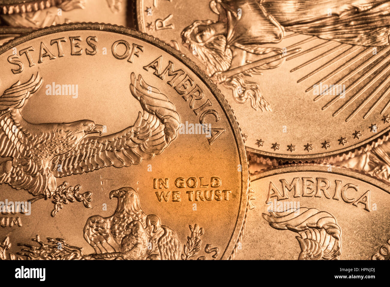 Pièce d'or de modification composite de dire dans l'or Nous faisons confiance au lieu d'en Dieu nous avons confiance en USA Banque D'Images