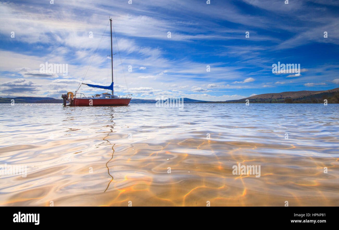 Le Loch Lomond Ecosse lors d'une journée ensoleillée Banque D'Images