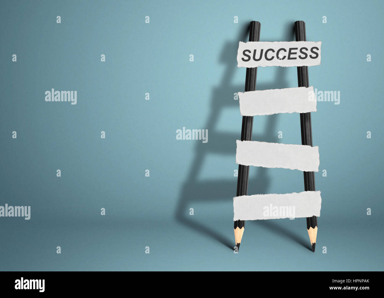 Chemin au succès concept, avec échelle escalier blanc crayon Banque D'Images