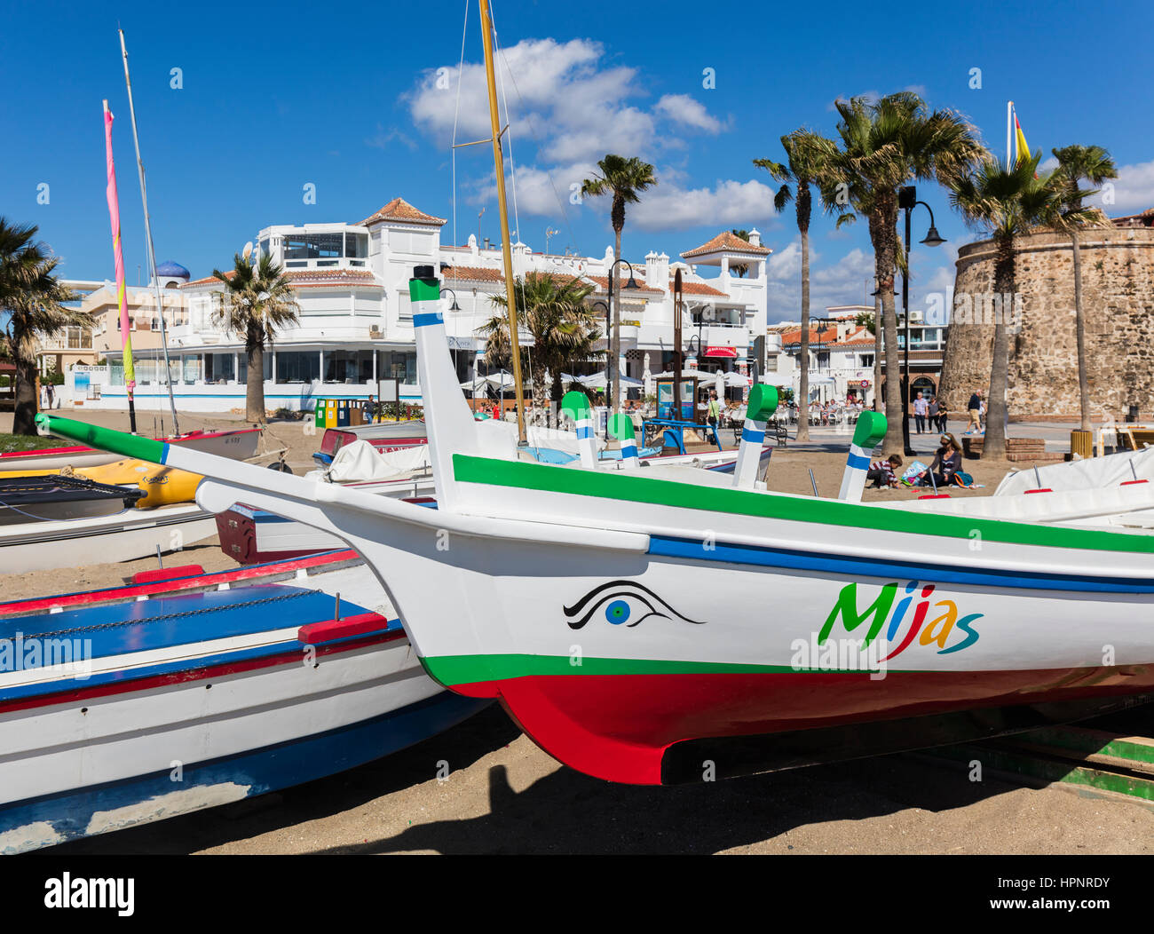 La Cala de Mijas, Costa del Sol, la province de Malaga, Andalousie, Espagne du sud. Un bateau de pêche traditionnel appelé jabega. Ces jours c'est surtout b Banque D'Images
