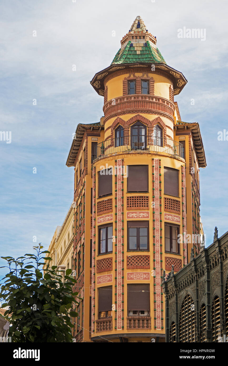 Malaga, Costa del Sol, la province de Malaga, Andalousie, Espagne du sud. Le bâtiment à Calle Sagasta Aguinaga 5, dans le style architectural néo-mudéjar. Banque D'Images