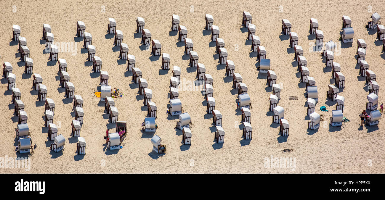 Chaises de plage sur la plage de sable, mer Baltique, Sellin, côte de la mer Baltique, Mecklembourg-Poméranie-Occidentale, Allemagne Banque D'Images