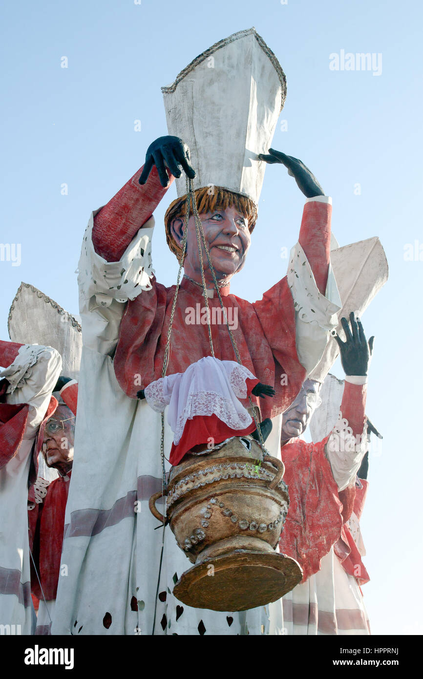 VIAREGGIO, ITALIE - 19 février : Défilé de chars allégoriques du Carnaval de Viareggio a tenu le 19 février 2012 Banque D'Images