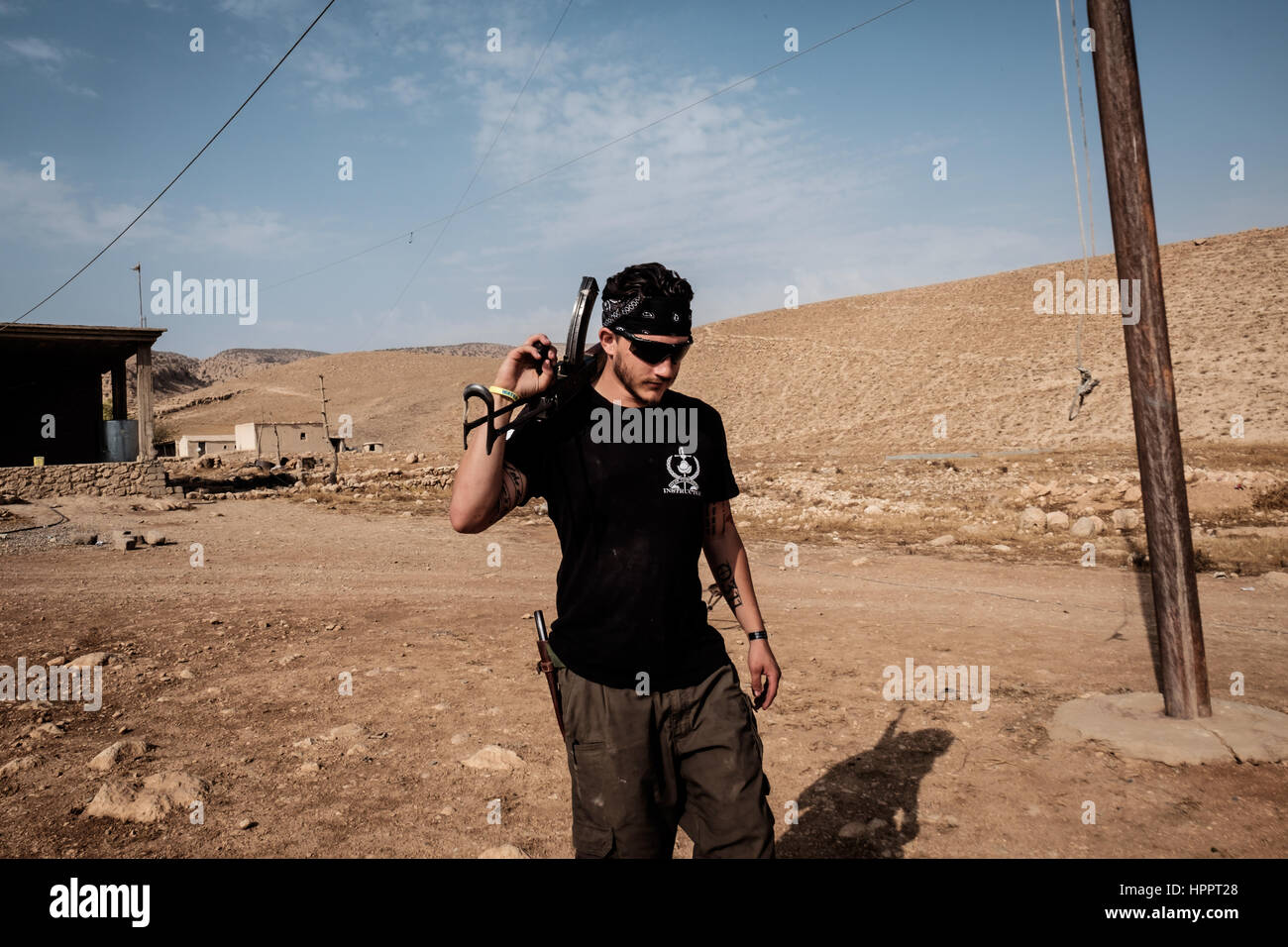 Volontaire américain James Martinez 23 chasseurs à Sinjar, province de Ninive, dans le Nord de l'Irak. Banque D'Images