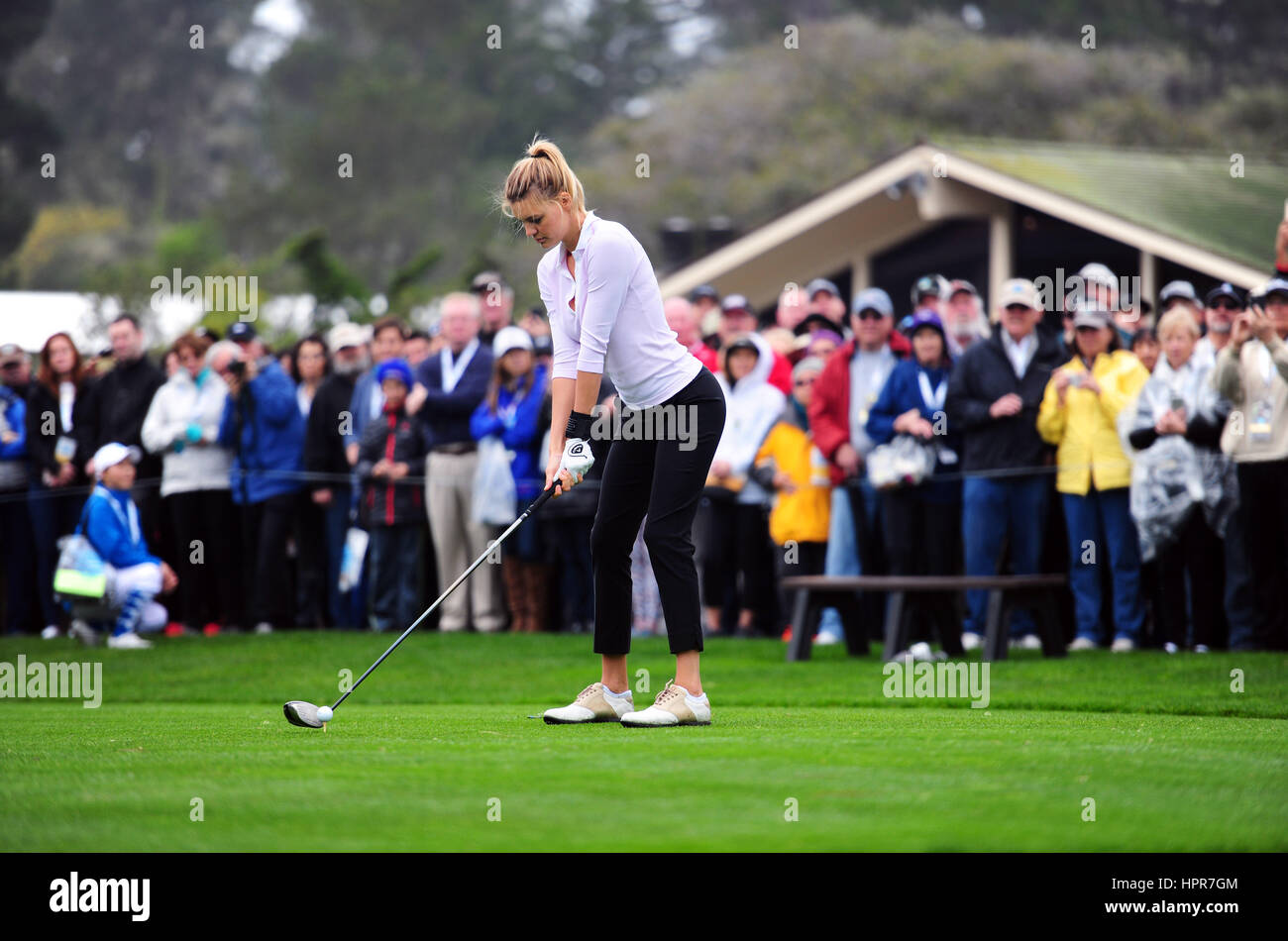 Kelly modèle Rohrbach tees au cours de l'AT&T Pebble Beach National Pro-Am Golf tournament Le 8 février 2017 à Monterey, Californie. Banque D'Images