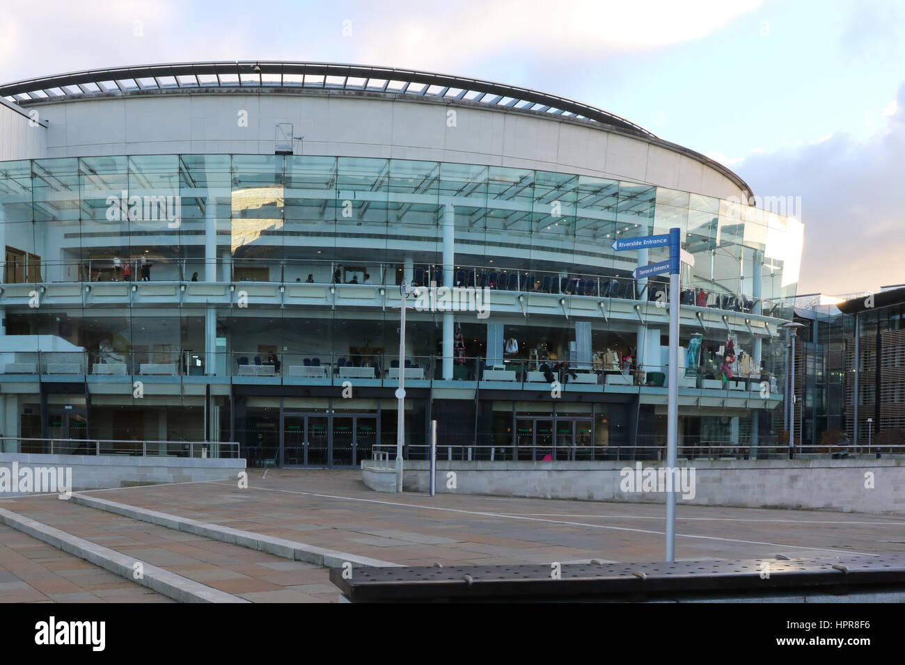 Le Waterfront Hall, un lieu de spectacles, concerts, conférences et manifestations, à l'Irlande du Nord Belfast, Laganside, UK. Banque D'Images